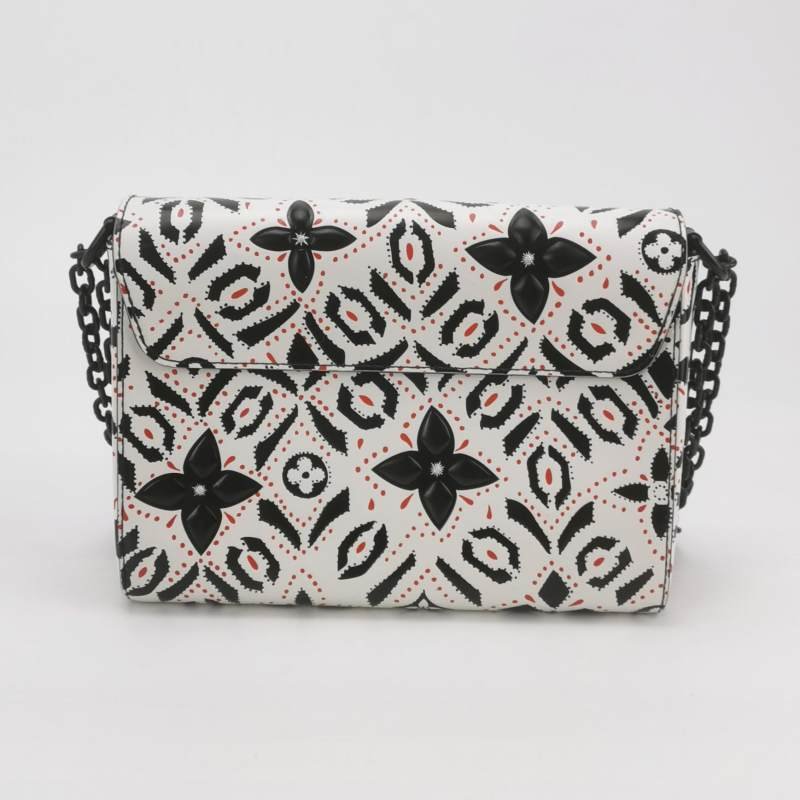 Louis Vuitton(LV)Twist中號牛皮紅點印花LV旋轉鎖扣斜挎包-4