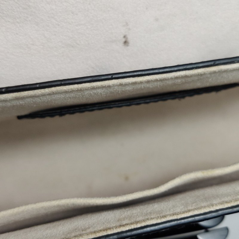 Louis Vuitton(LV)Twist中號牛皮紅點印花LV旋轉鎖扣斜挎包-8