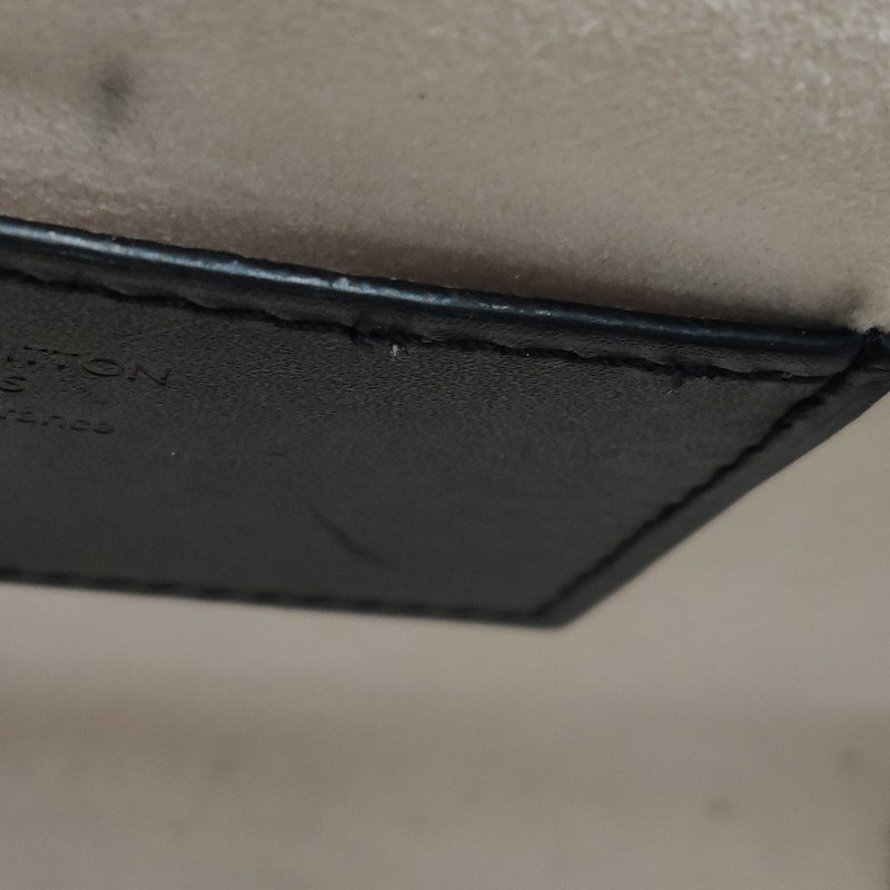 Louis Vuitton(LV)Twist中號牛皮紅點印花LV旋轉鎖扣斜挎包-9