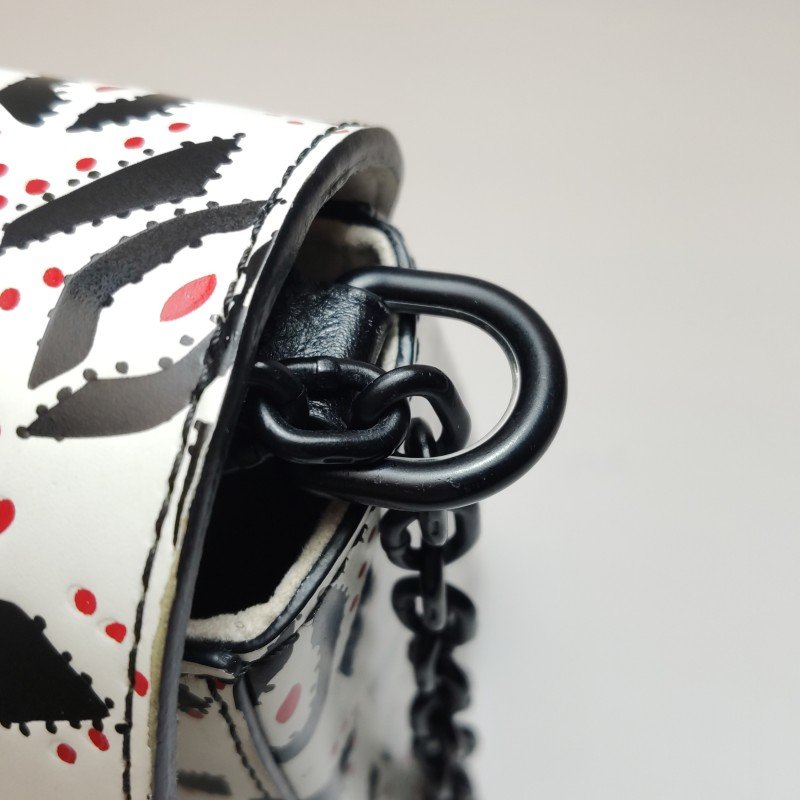 Louis Vuitton(LV)Twist中號牛皮紅點印花LV旋轉鎖扣斜挎包-12