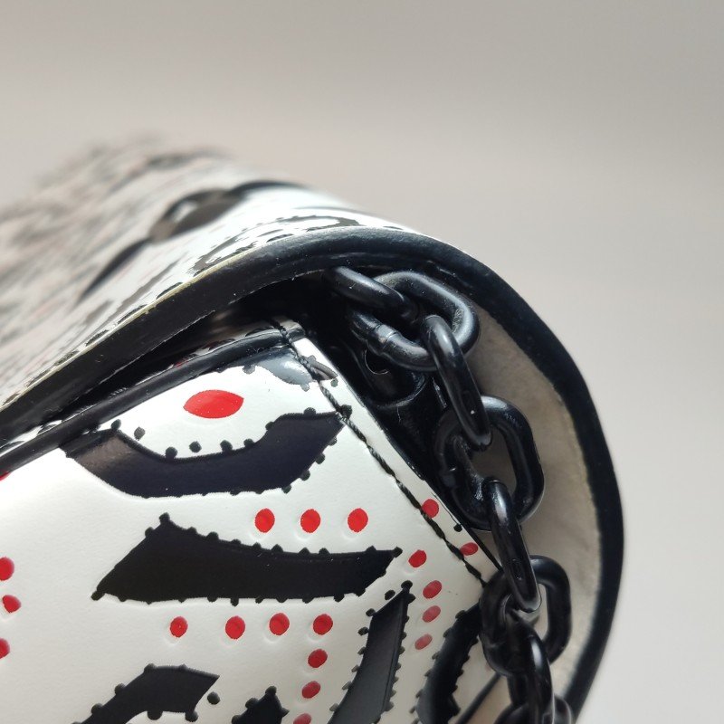 Louis Vuitton(LV)Twist中號牛皮紅點印花LV旋轉鎖扣斜挎包-13