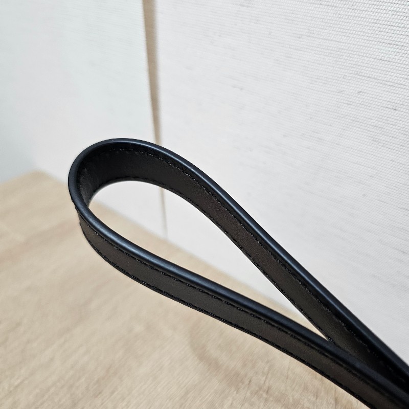 [少見配件品項☺️] LV黑牛皮消光黑釦掛飾/手腕帶-5