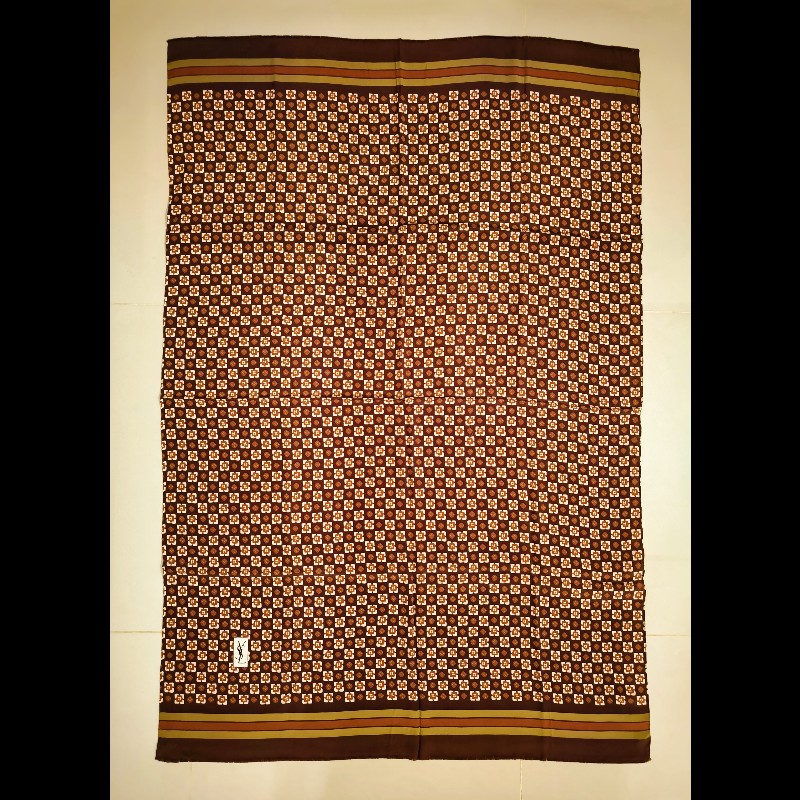 YSL 聖羅蘭咖色底幾何方塊花紋圍巾-0