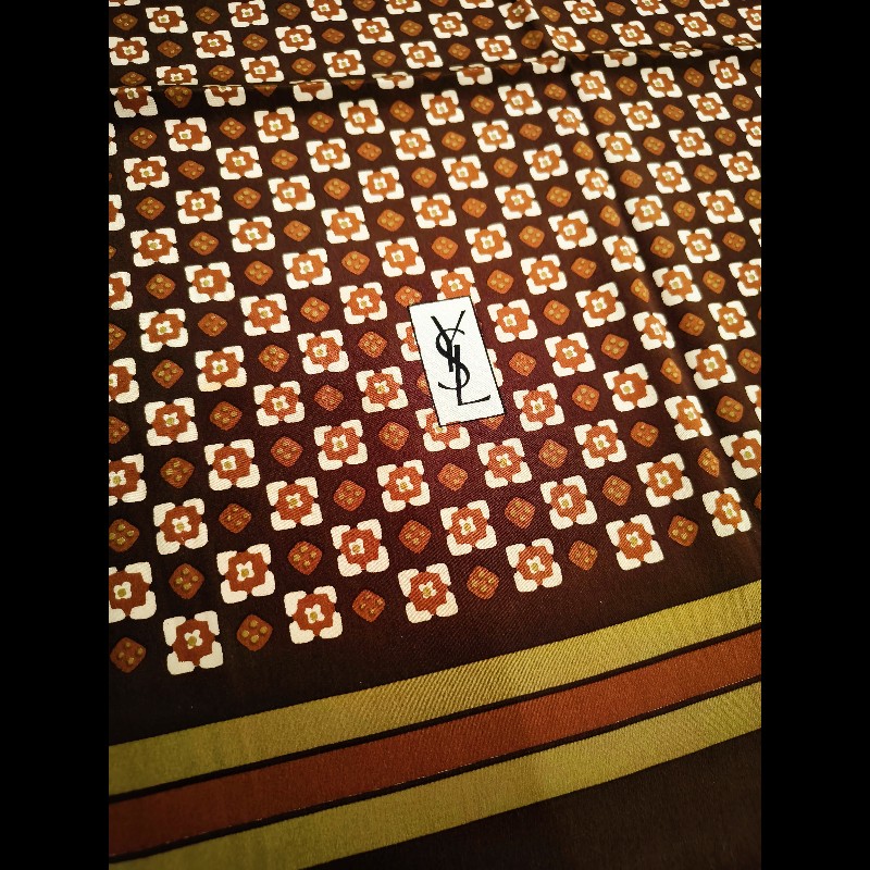 YSL 聖羅蘭咖色底幾何方塊花紋圍巾-3