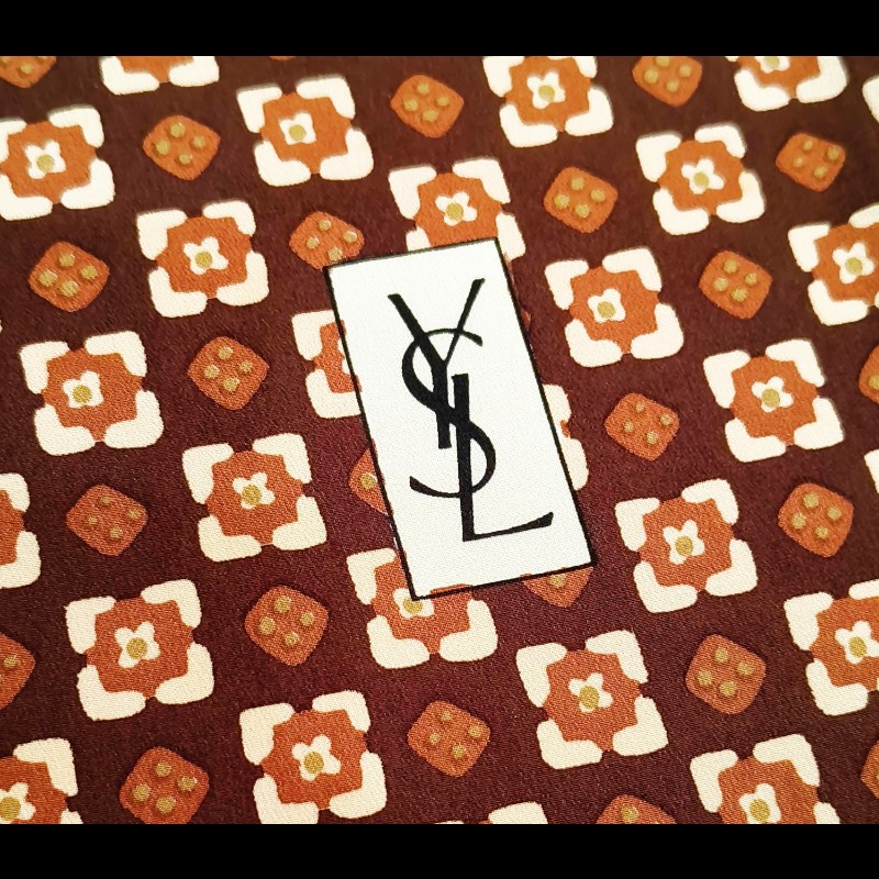 YSL 聖羅蘭咖色底幾何方塊花紋圍巾-4