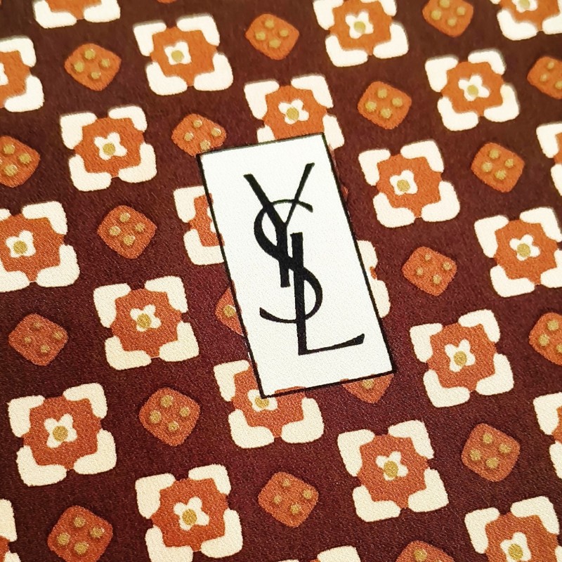 YSL 聖羅蘭咖色底幾何方塊花紋圍巾-7