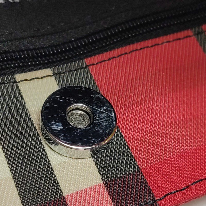 Burberry尼龍布拼色格紋按扣手提包-8