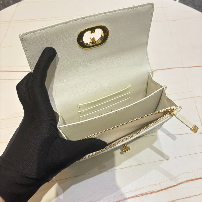 *SHIHNA名牌精品* Dior Miss Caro 迷你奶白色 藤格羊皮金鏈-9