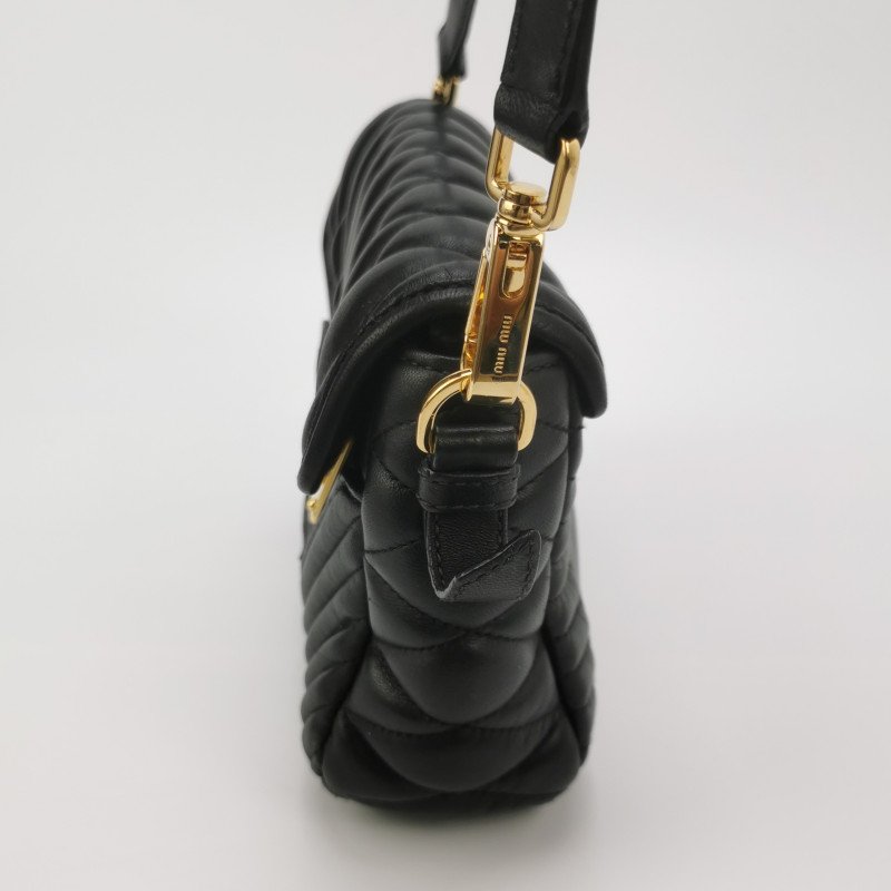 Miu Miu羊皮純色絎縫字母Logo金屬扣斜挎包單肩包-2