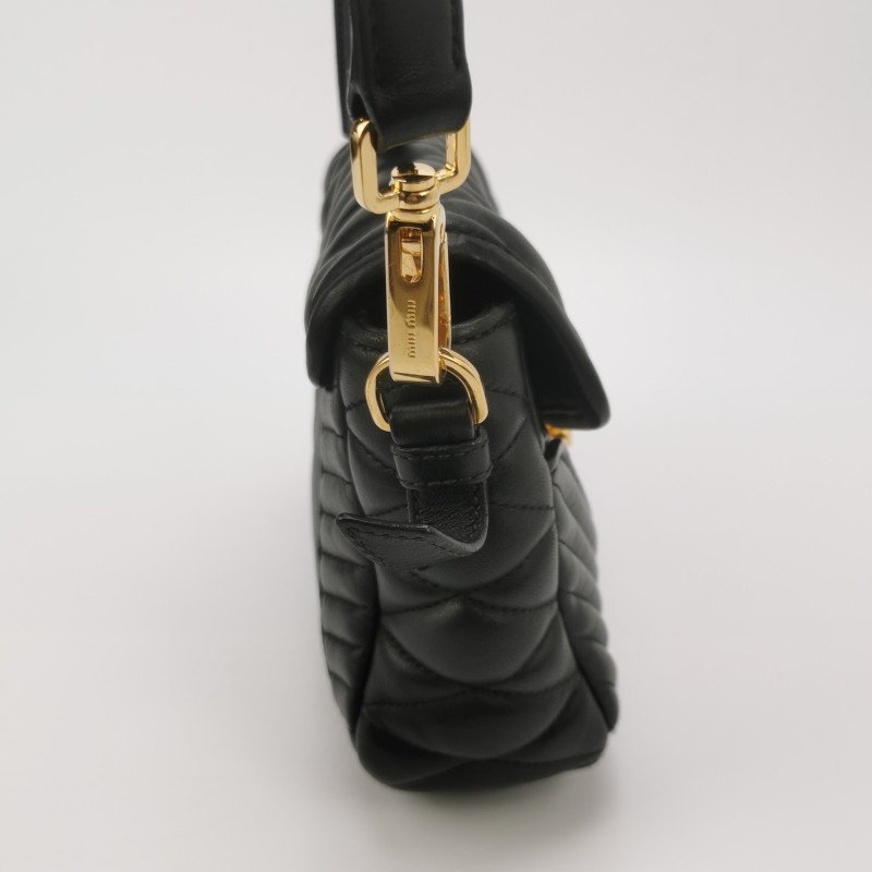 Miu Miu羊皮純色絎縫字母Logo金屬扣斜挎包單肩包-3