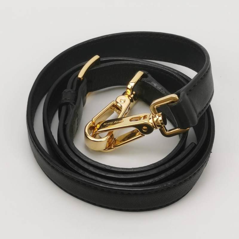 Miu Miu羊皮純色絎縫字母Logo金屬扣斜挎包單肩包-7