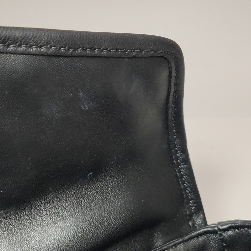 Miu Miu羊皮純色絎縫字母Logo金屬扣斜挎包單肩包-9