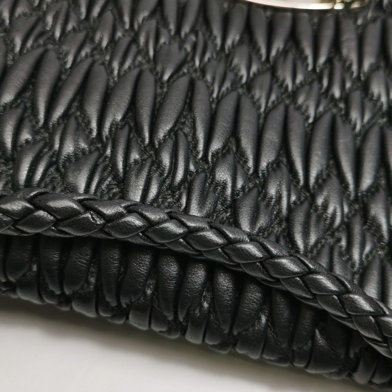 Miu Miu Miu Crystal系列羊皮純色褶皺珩縫鑽飾單肩包-11