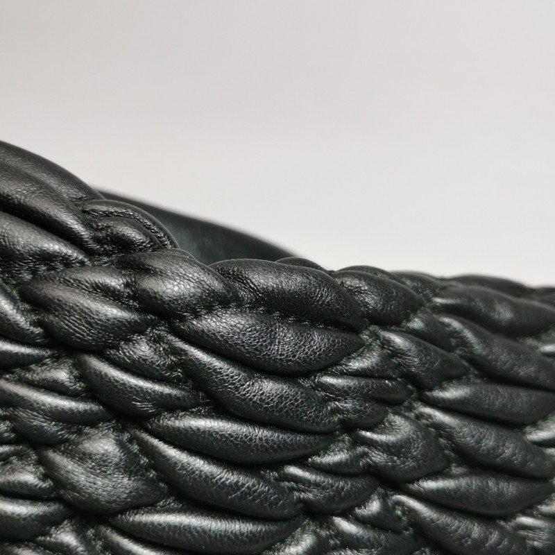 Miu Miu Miu Crystal系列羊皮純色褶皺珩縫鑽飾單肩包-18