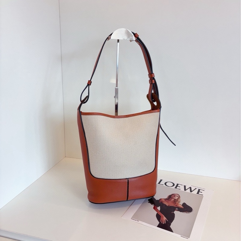 【99新🆕】Loewe Anagram焦糖色🤎搭配米白帆布Hobo水桶包以調節長短 單肩包-2