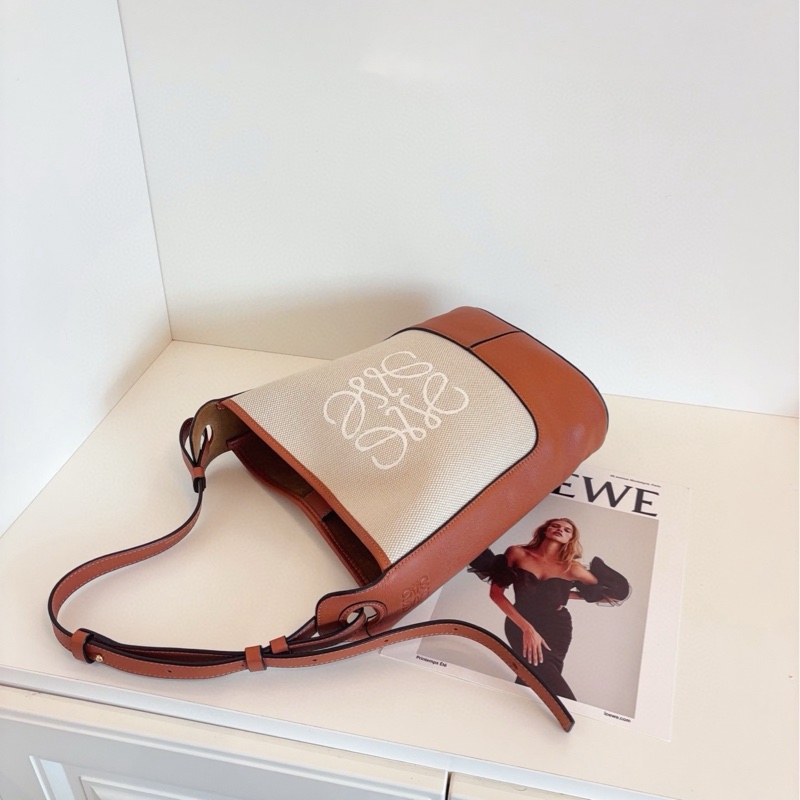 【99新🆕】Loewe Anagram焦糖色🤎搭配米白帆布Hobo水桶包以調節長短 單肩包-4