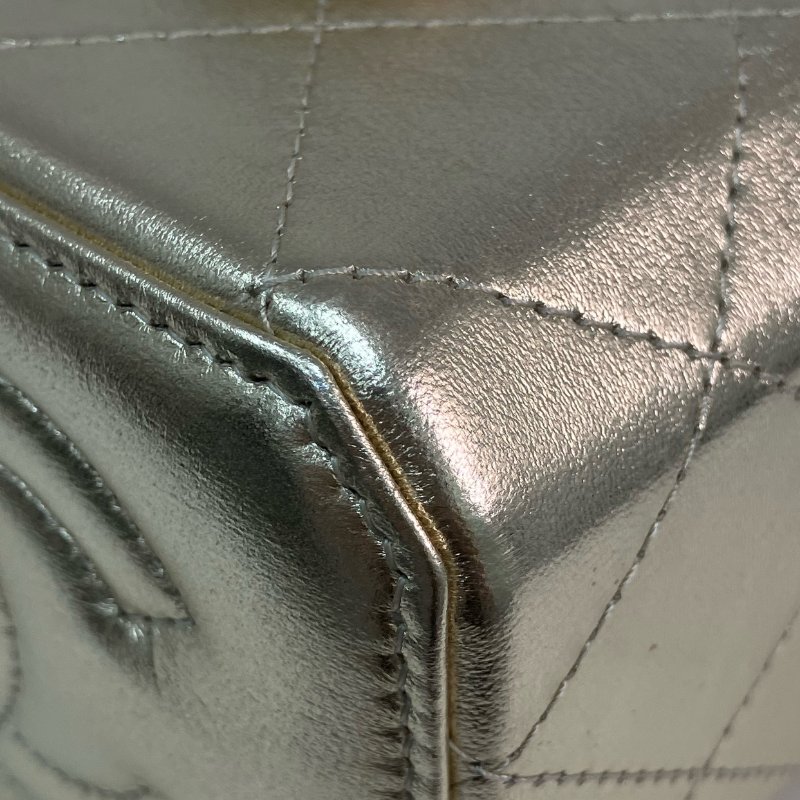 △ Chanel 香奈兒 Gold Lambskin Gold Tone Metal Mini Vanity Case AP3459 金色小羊皮金色金屬迷你化妝箱 - 257024981-7