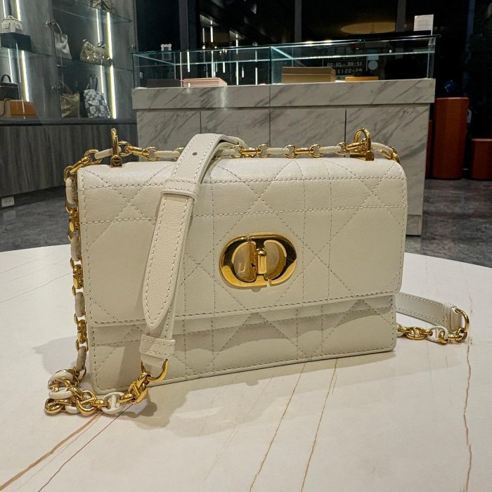 *SHIHNA名牌精品*Dior Miss Caro 迷你奶白色 藤格羊皮金鏈-1