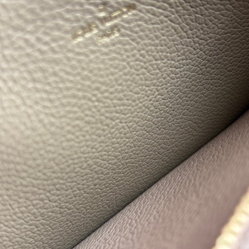 ::LOUIS VUITTON:: LV M82610 Félicie Pochette 斑鳩灰色皮革壓花紋 WOC三合一 金鏈斜背包-23