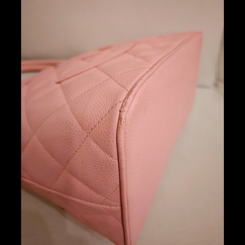Chanel Medallion 希爾頓魚子醬金幣包-9