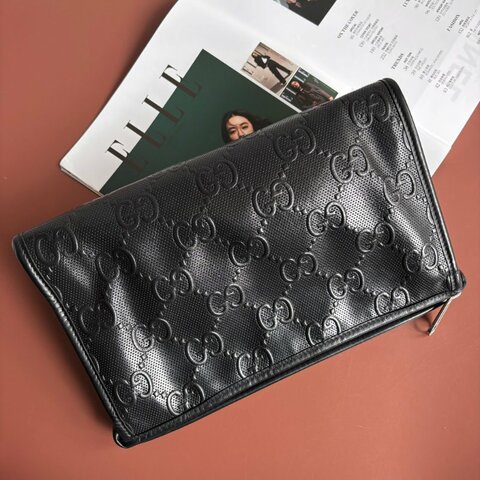 ::GUCCI:: 625568 黑色雙G壓紋皮革手拿包
