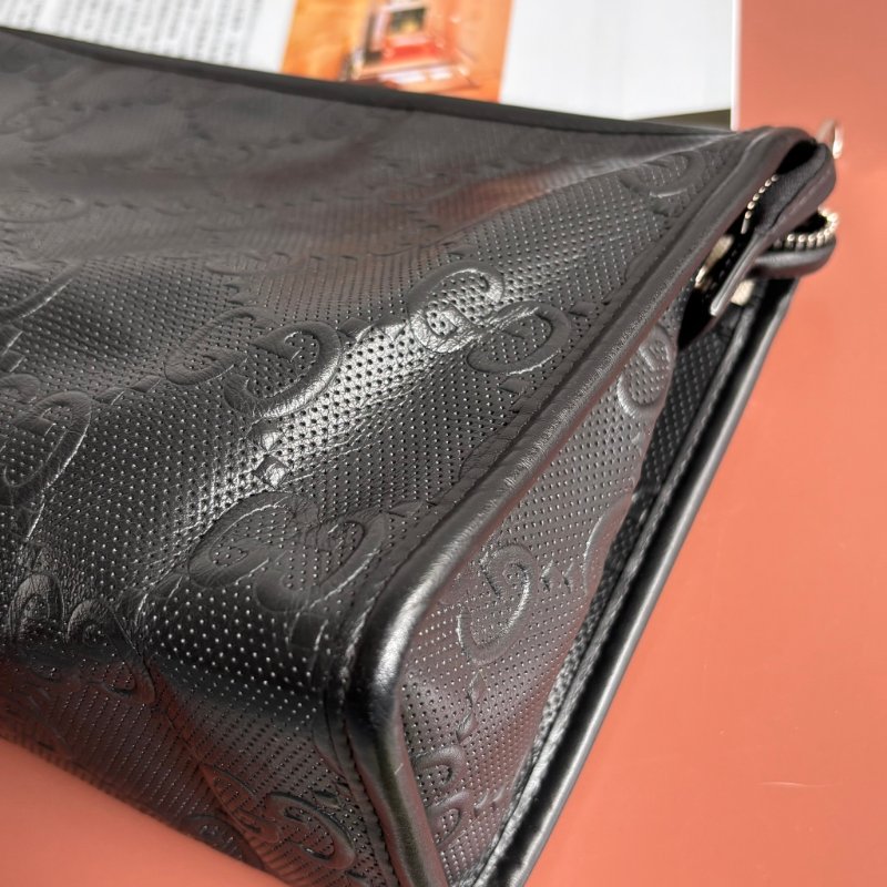 ::GUCCI:: 625568 黑色雙G壓紋皮革手拿包-3