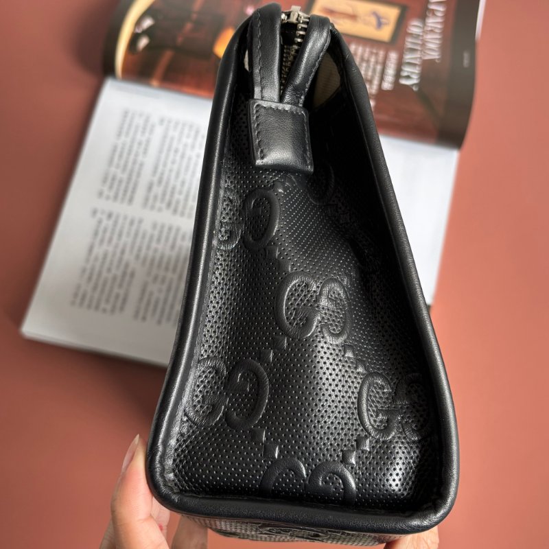 ::GUCCI:: 625568 黑色雙G壓紋皮革手拿包-8
