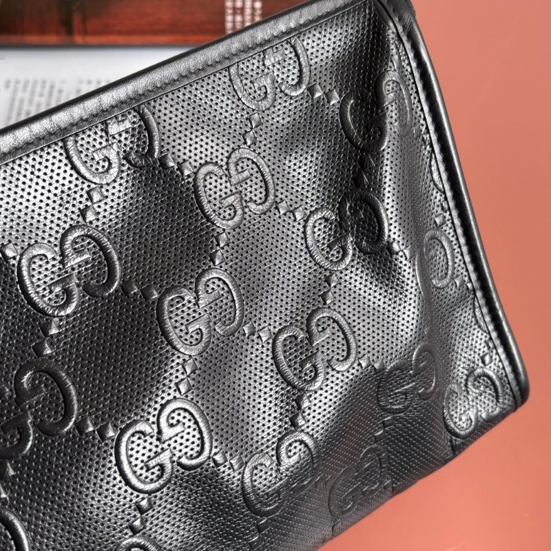 ::GUCCI:: 625568 黑色雙G壓紋皮革手拿包-14