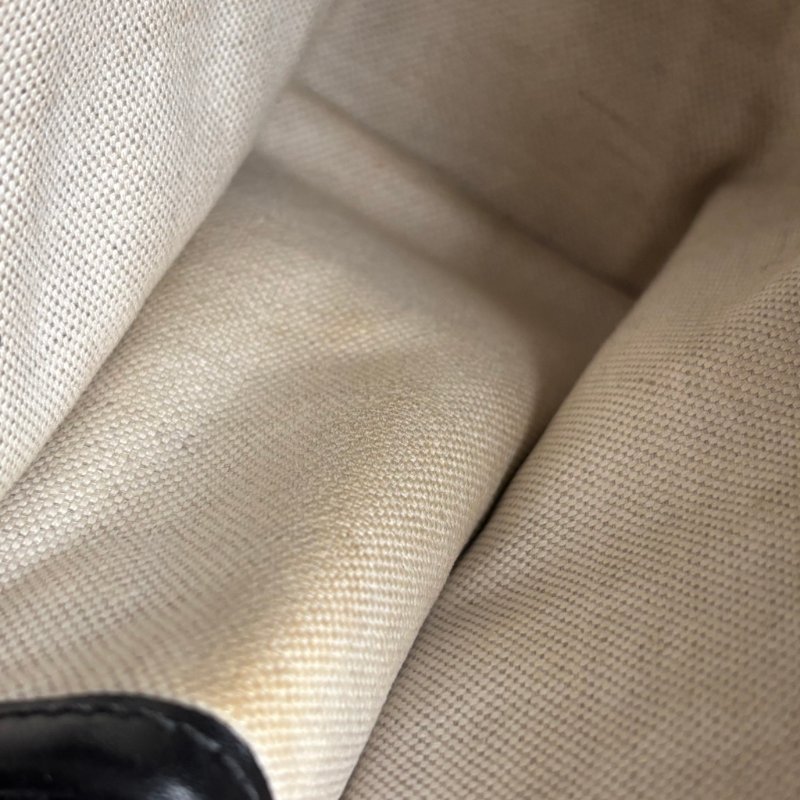 ::GUCCI:: 625568 黑色雙G壓紋皮革手拿包-22