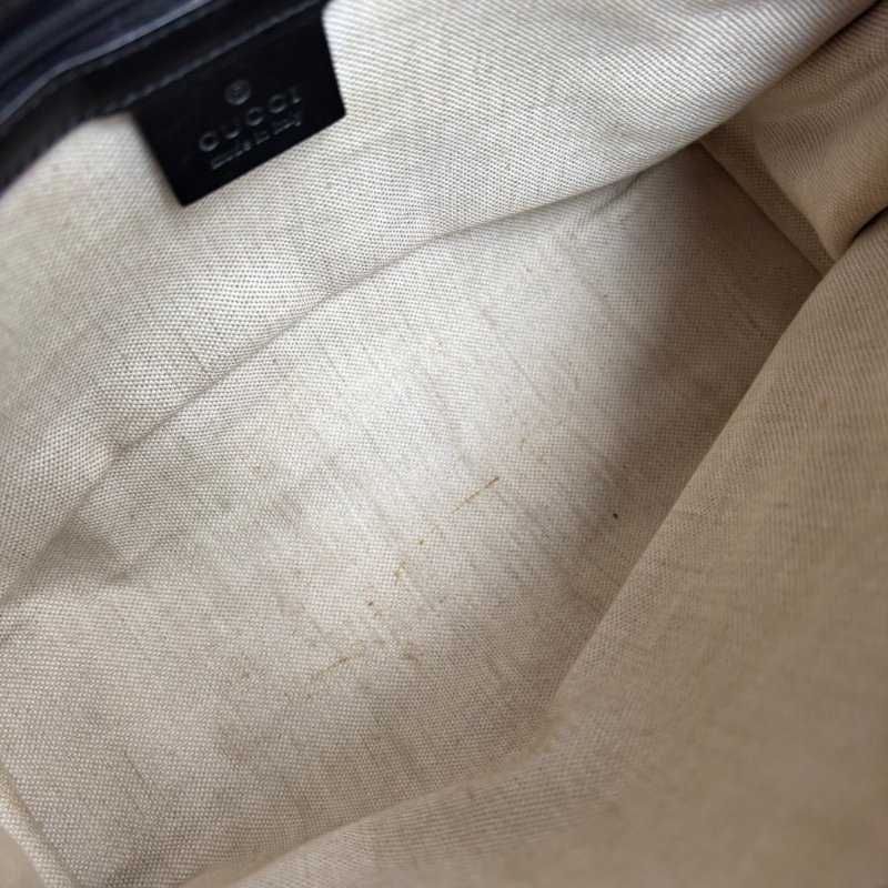 ::GUCCI:: 625568 黑色雙G壓紋皮革手拿包-24