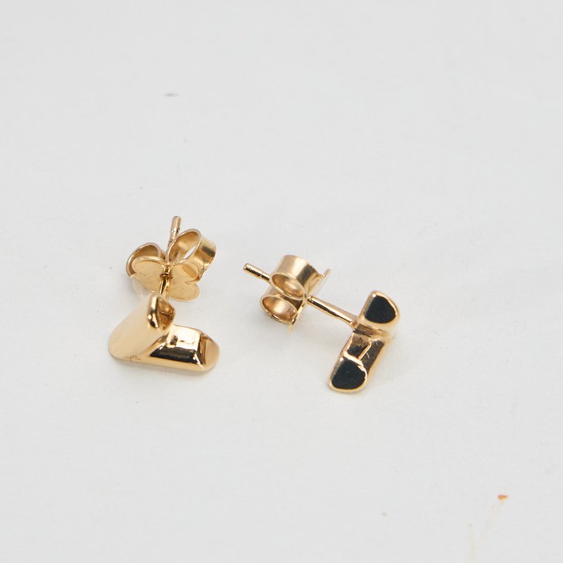 二手Lv Essential V 耳釘-1