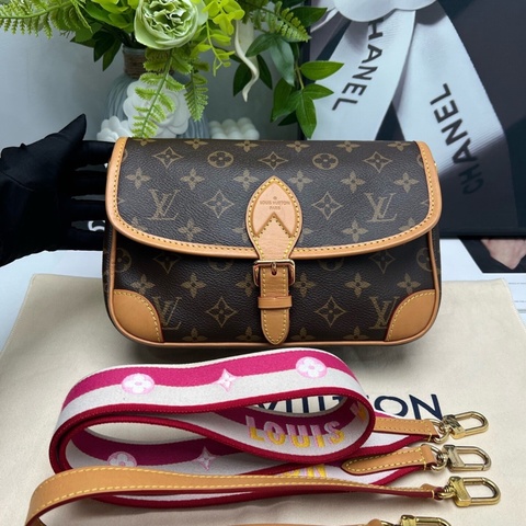 【98%新 有塵袋】LV Diane 老花黑肩帶法棍包 芯片款