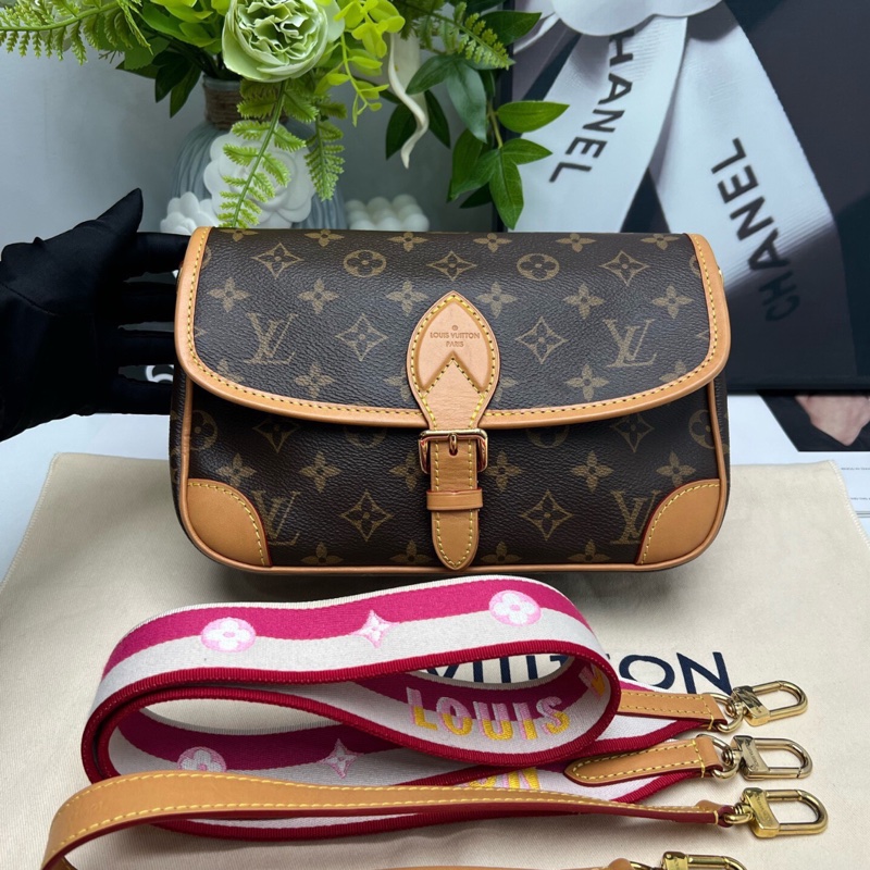 【98%新 有塵袋】LV Diane 老花黑肩帶法棍包 芯片款-0