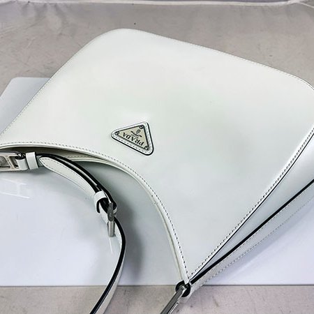 *奢華大道國際精品*【P218】PRADA象牙白色拋光小牛皮 CLEO肩背包 1BC156-2