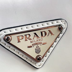 *奢華大道國際精品*【P218】PRADA象牙白色拋光小牛皮 CLEO肩背包 1BC156-7