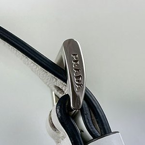 *奢華大道國際精品*【P218】PRADA象牙白色拋光小牛皮 CLEO肩背包 1BC156-8