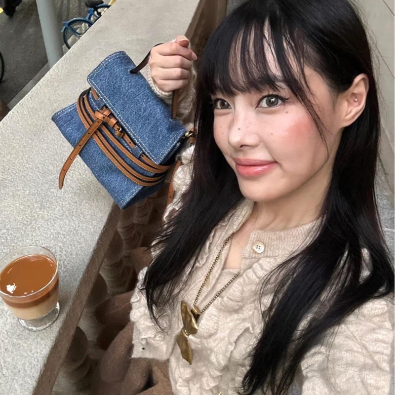 MOSCHINO Tie Me 丹寧綁帶包 (附揹帶)-1