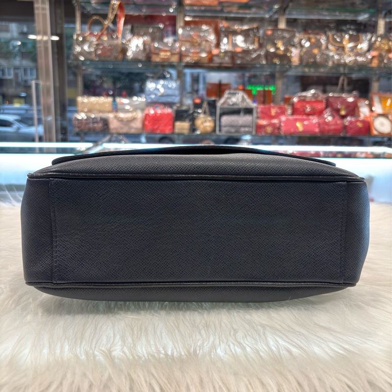 LV M32632 MILO TAIGA 深藍 牛皮 男仕款 大款 肩背包 斜背包-8