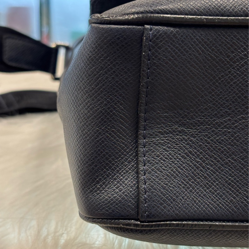 LV M32632 MILO TAIGA 深藍 牛皮 男仕款 大款 肩背包 斜背包-20