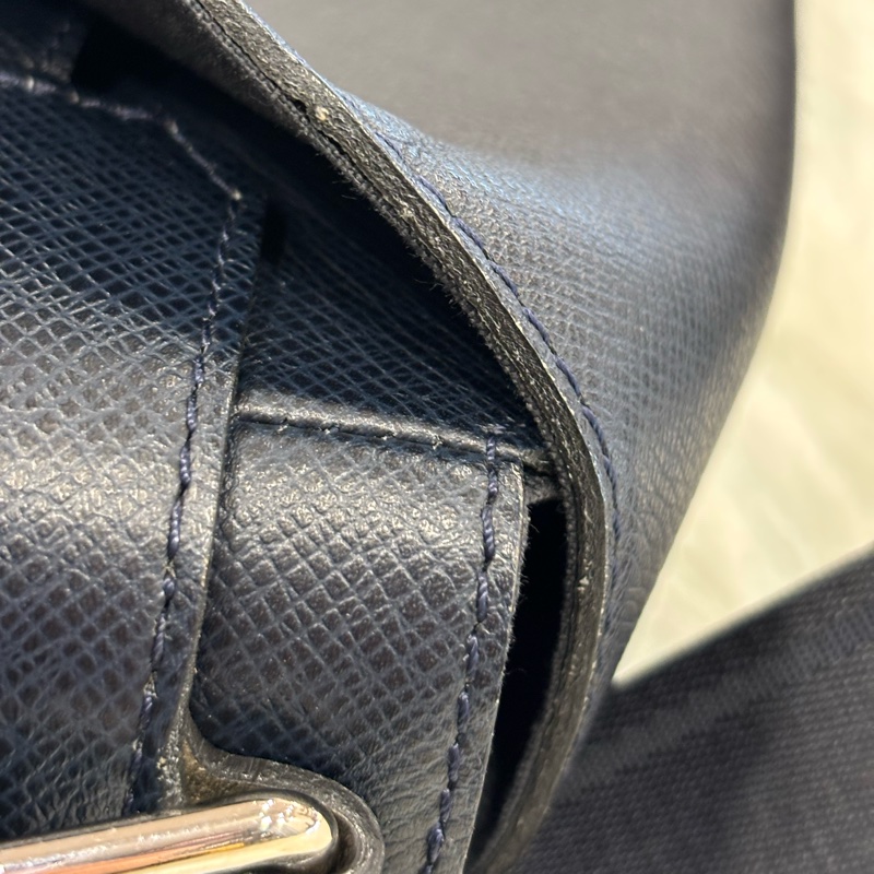 LV M32632 MILO TAIGA 深藍 牛皮 男仕款 大款 肩背包 斜背包-45