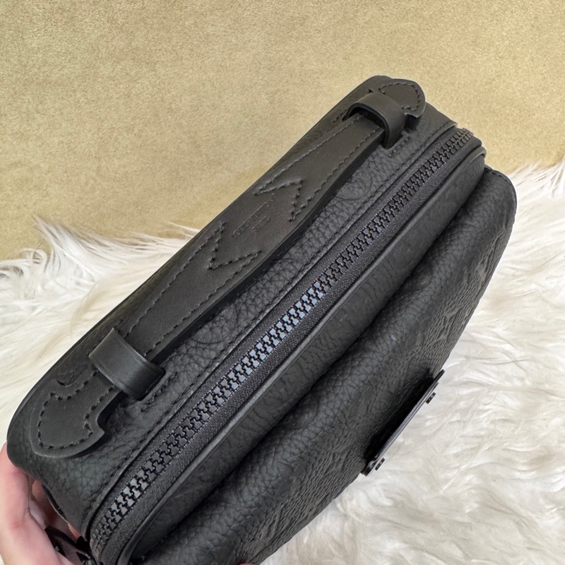 LV S-Lock 郵差包 晶片款 近全新-8