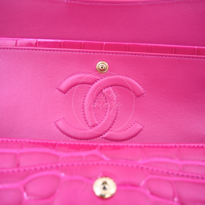 [Pre-owned] Chanel Shiny Pink Alligator GHW Medium Classic Flap Bag-24