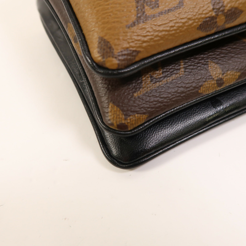 LOUIS VUITTON Monogram/Monogram Reverse Pochette LV 3金扣肩背袋-16