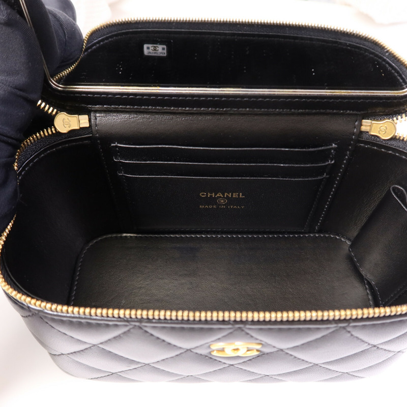 CHANEL 羊皮皮革Vanity Case金扣鏈帶肩背袋-4