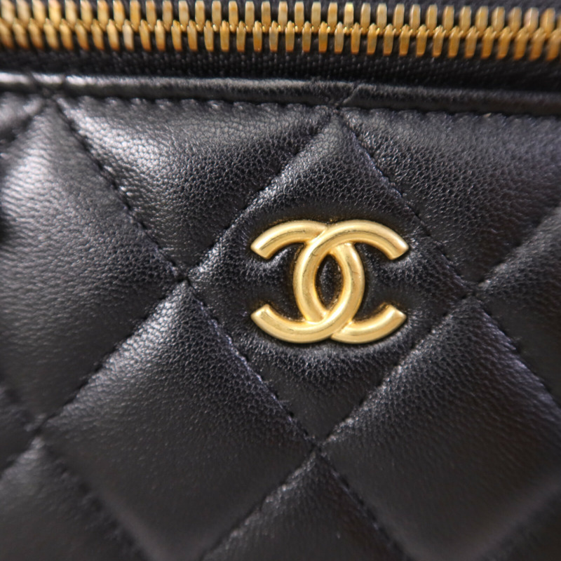 CHANEL 羊皮皮革Vanity Case金扣鏈帶肩背袋-6