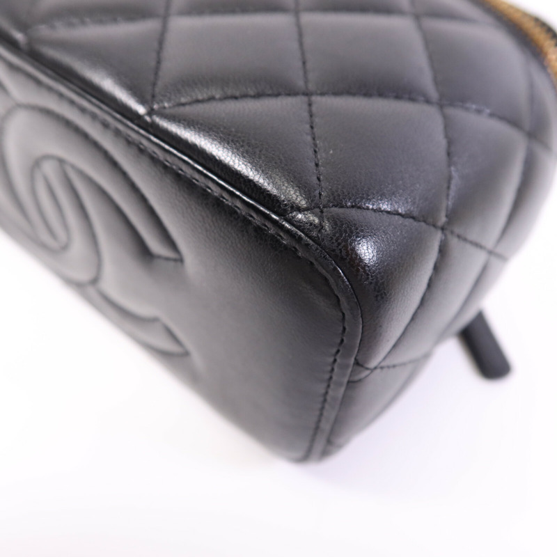 CHANEL 羊皮皮革Vanity Case金扣鏈帶肩背袋-10