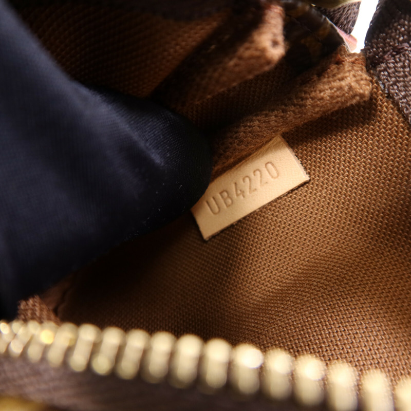 LOUIS VUITTON Monogram Mini Pochette Accessoires金扣手挽袋-6