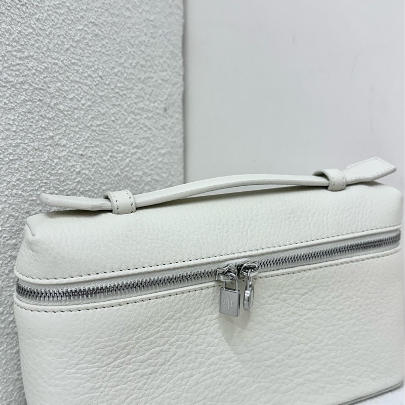 【全新】LP Loro Piana ExtraPocket L19 二代銀扣 飯 盒包單肩包手提包 嫩白色-1