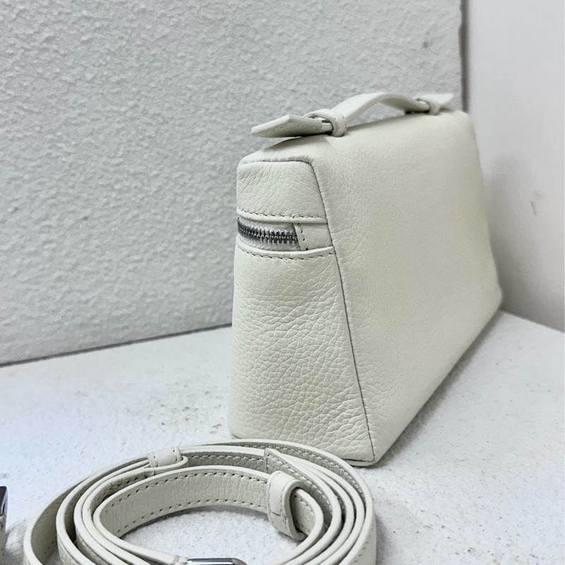 【全新】LP Loro Piana ExtraPocket L19 二代銀扣 飯 盒包單肩包手提包 嫩白色-3