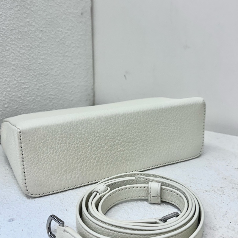 【全新】LP Loro Piana ExtraPocket L19 二代銀扣 飯 盒包單肩包手提包 嫩白色-4